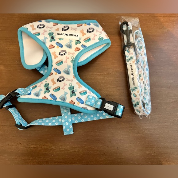 NIP Bones & Bitchez Harness and Leash, Size Medium - Picture 1 of 4